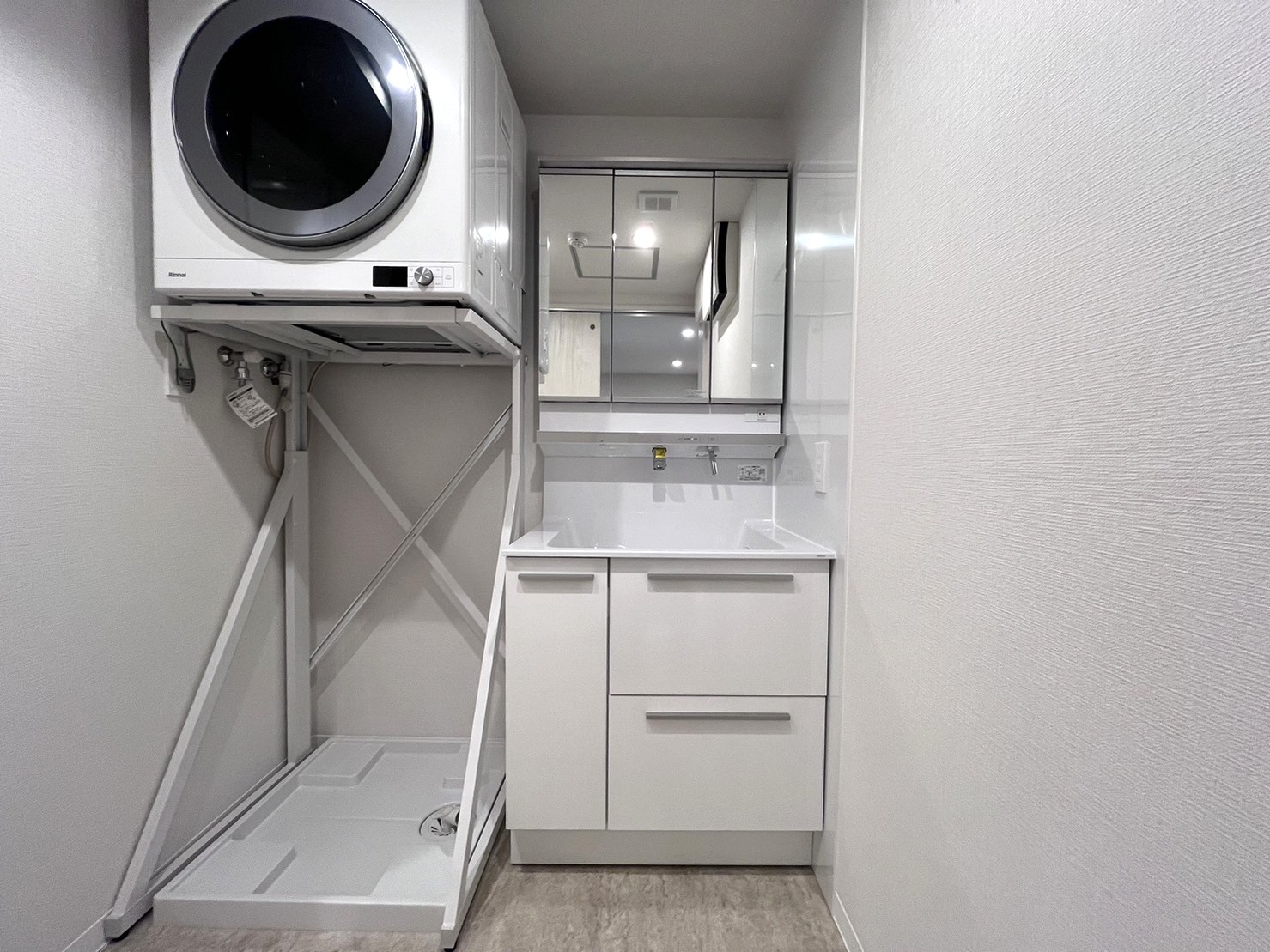 洗面設備 独立洗面台・洗濯乾燥機付きです!