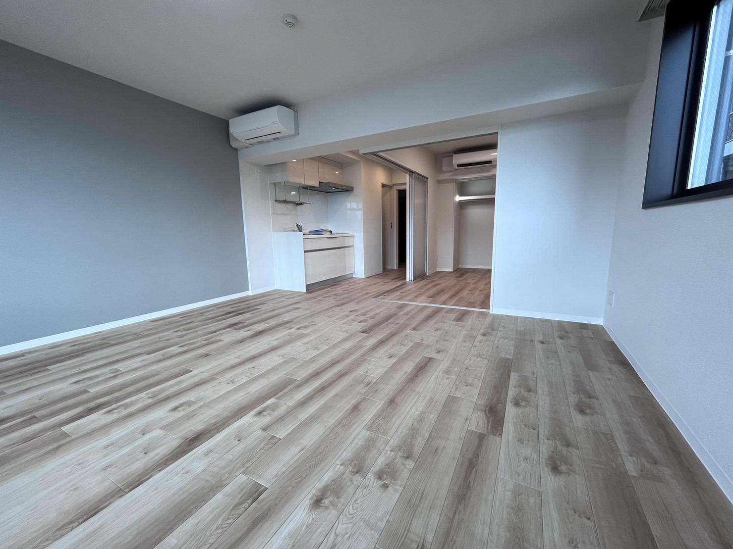 居室・リビング グリーンのアクセントクロスがお洒落★