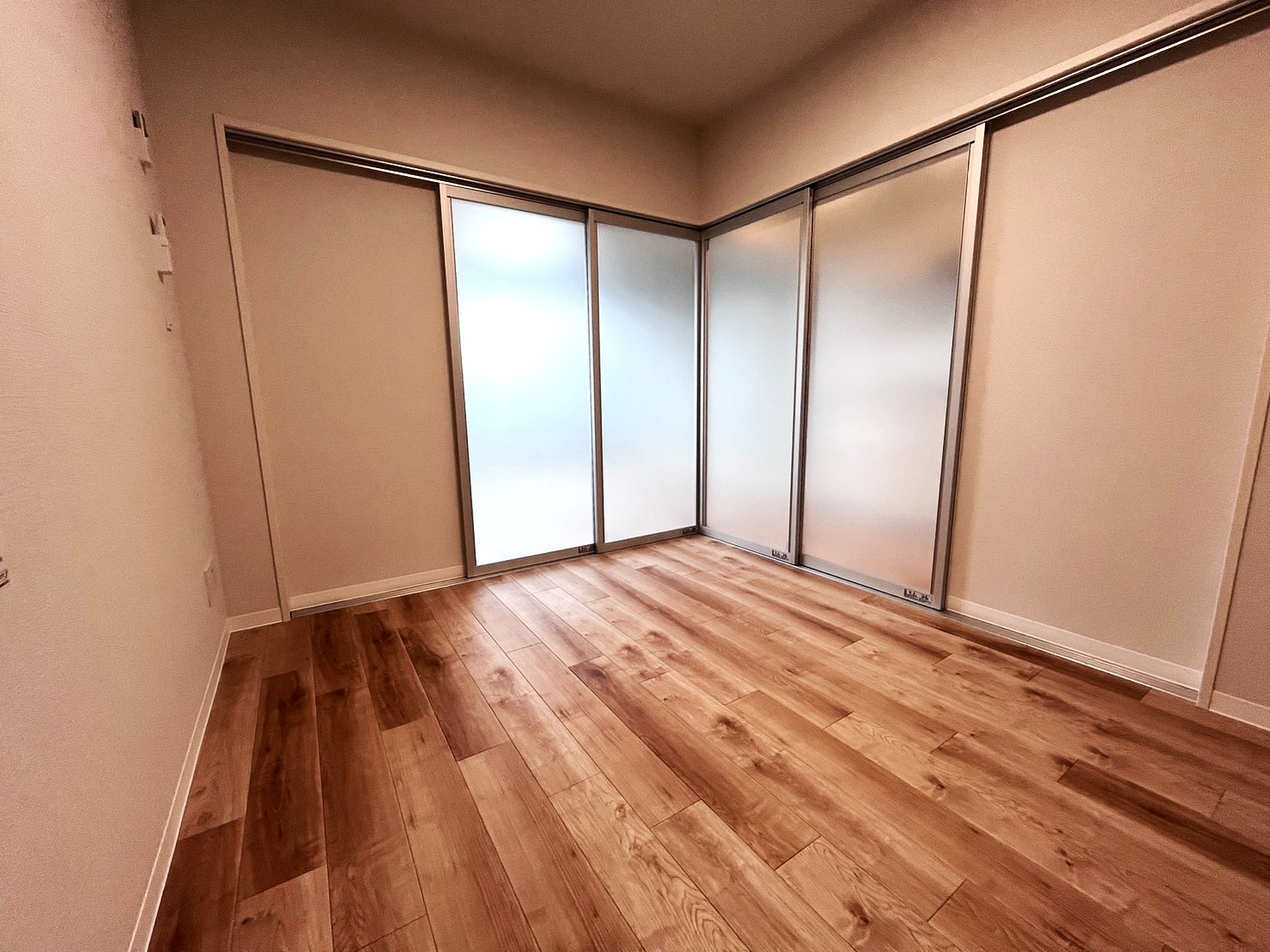 その他部屋 4.9帖のコンパクトな洋室です!