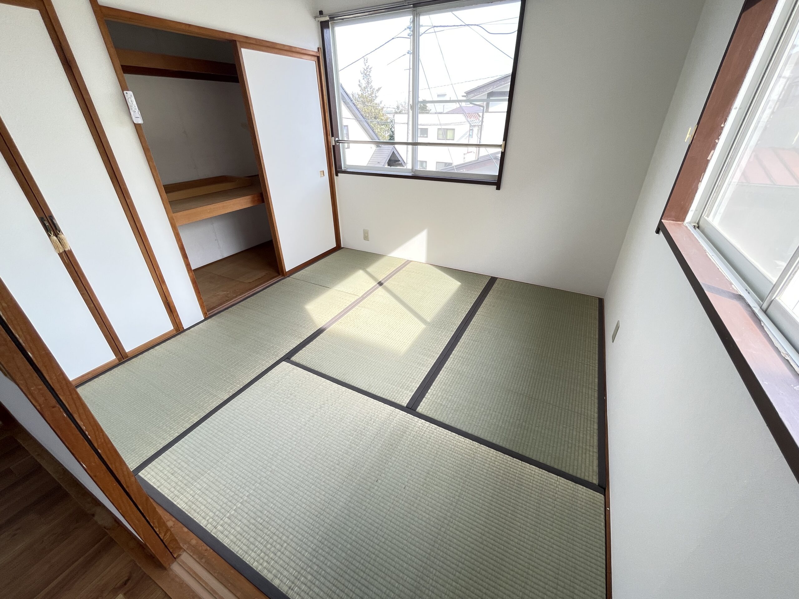 居室・リビング 押し入れ付きで、寝室やくつろぎスペースとして最適です。