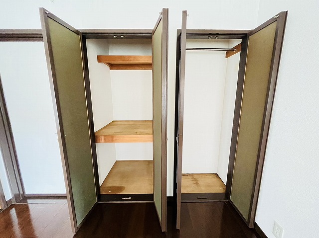 収納 奥行きのある収納スペースが2か所あり、衣類や日用品をしっかりしまえます。